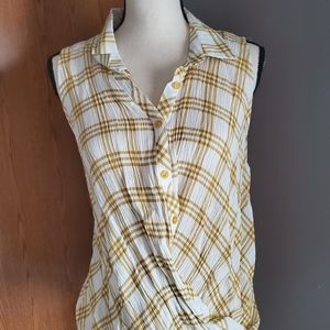 Sleeveless shirt